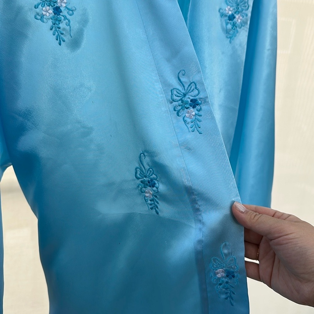 Satin/Silk Nightgown and Robe Set | M - Picture 10 of 16